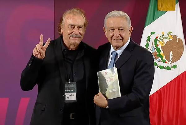 López Obrador recibe de Ramonet el libro “100 horas con Fidel”