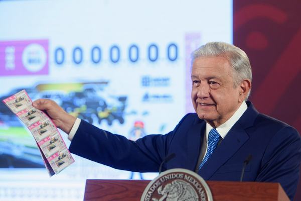 Lotería Nacional rifa en diciembre palco en Azteca, motos y autos