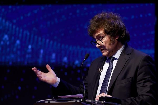 Milei anuncia estanflación en Argentina