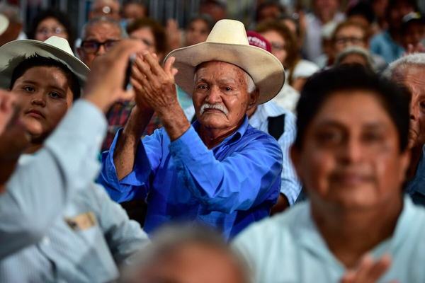 Adultos mayores tendrán 6 mil pesos de pensión a partir de 2024