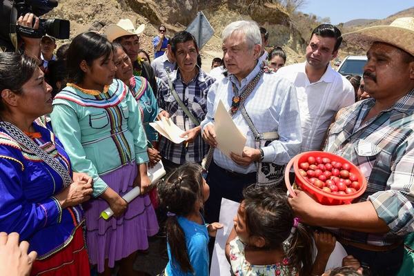 Humanismo mexicano desmonta mitos neoliberales