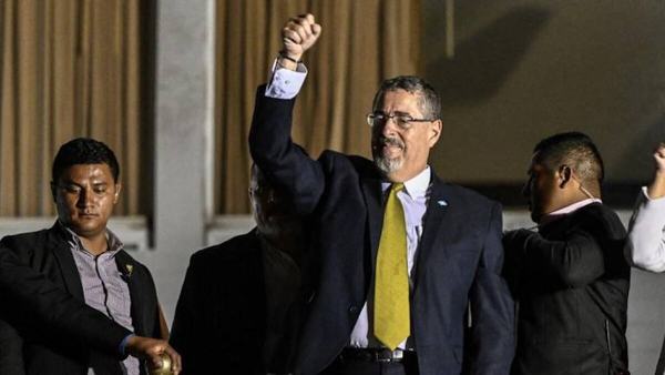 AMLO pide respetar triunfo electoral de Arévalo en Guatemala