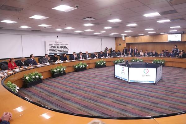 Diputados tras consenso para reducir jornada laboral