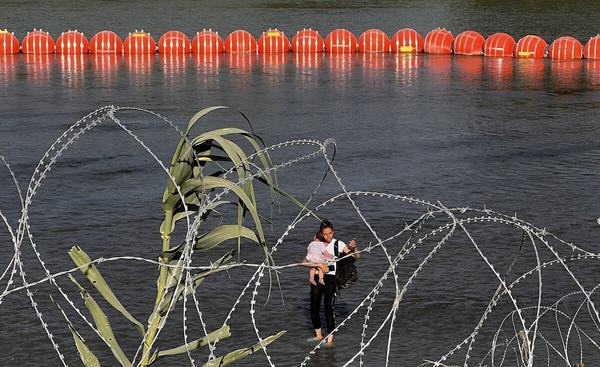 México celebra fallo que pide retiro del muro flotante