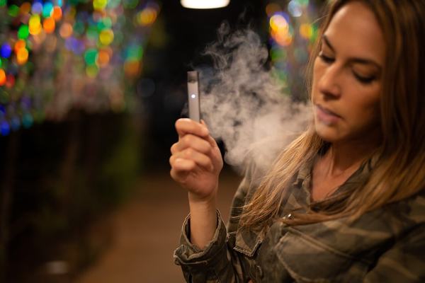 Adiós vapeadores; AMLO prepara iniciativa para prohibirlos
