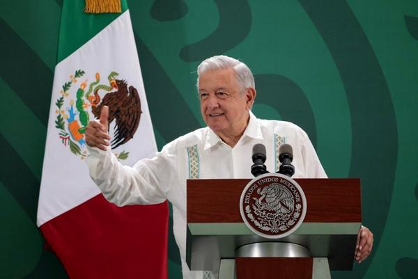 AMLO arremete contra Poder Judicial en primera mañanera de 2024