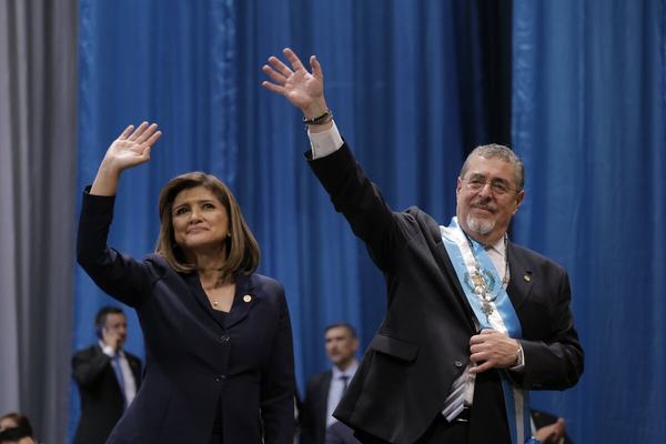 Bernardo Arévalo jura como presidente de Guatemala