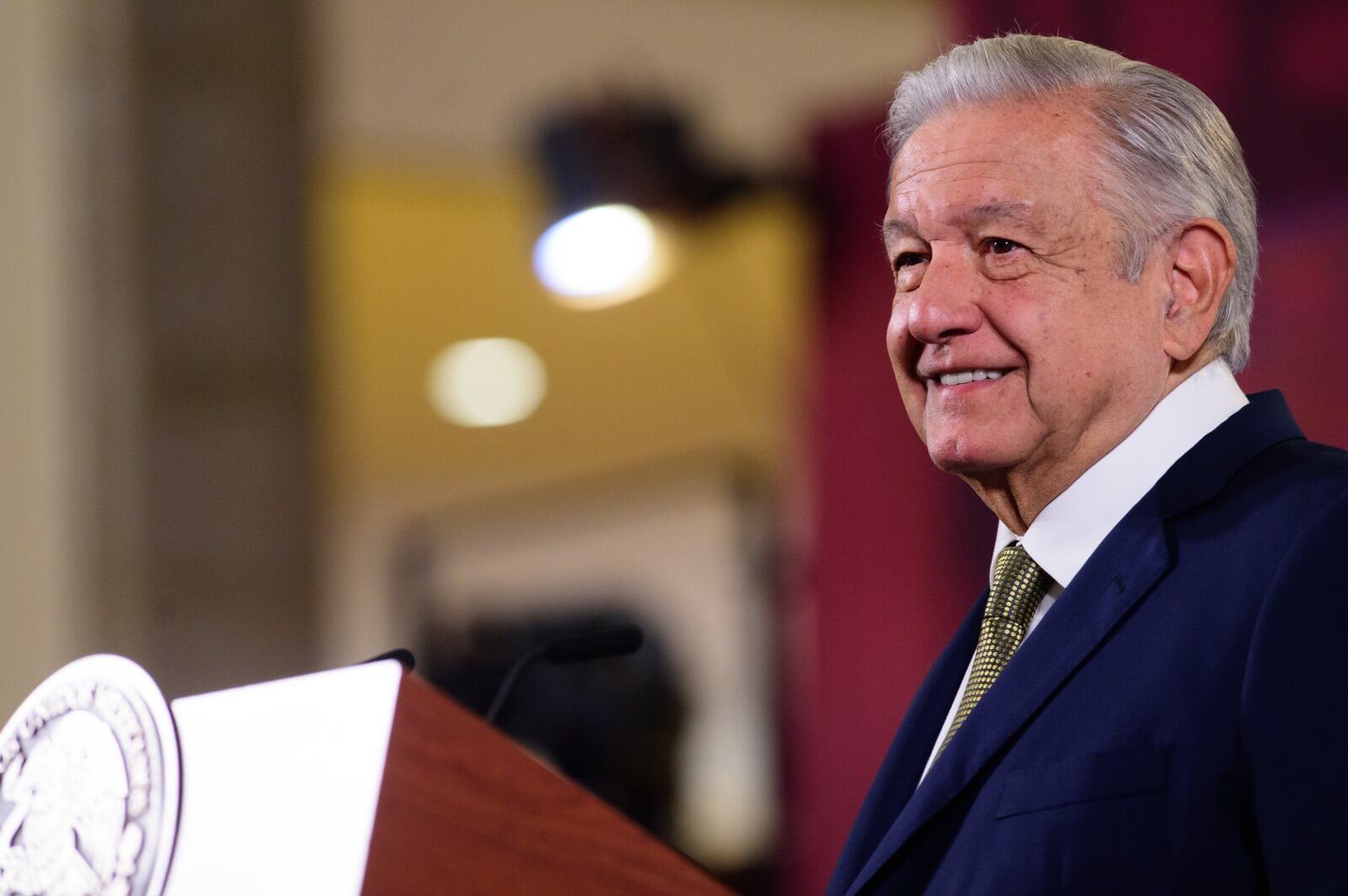 Gobierno asumirá parte del pago de pensiones, aclara AMLO