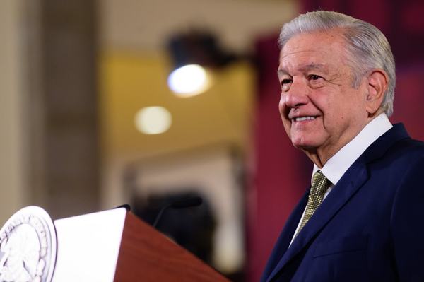 Gobierno asumirá parte del pago de pensiones, aclara AMLO