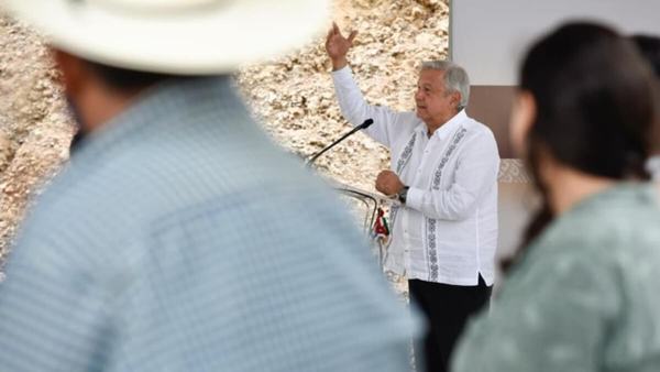AMLO no quiere monumentos ni calles con su nombre