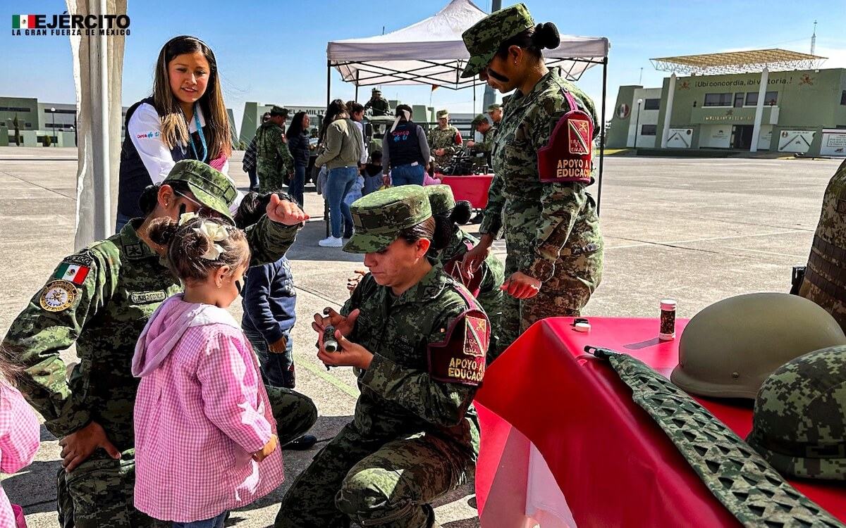 Salario mínimo de maestros y militares quedará en la Constitución