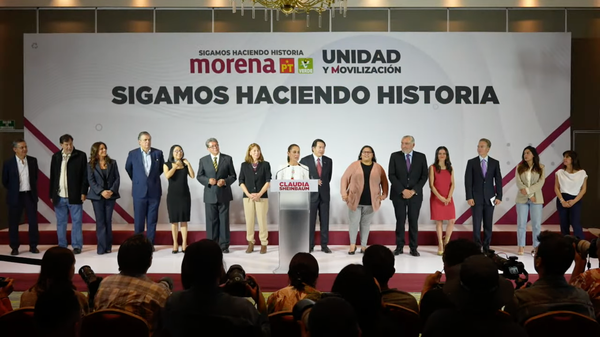 Sheinbaum presenta al “equipazo” que la llevará a la Presidencia