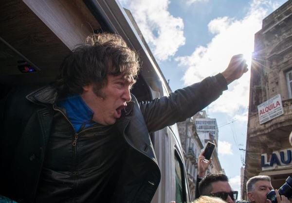 Milei se pasa de facho; insultos a AMLO causan repudio