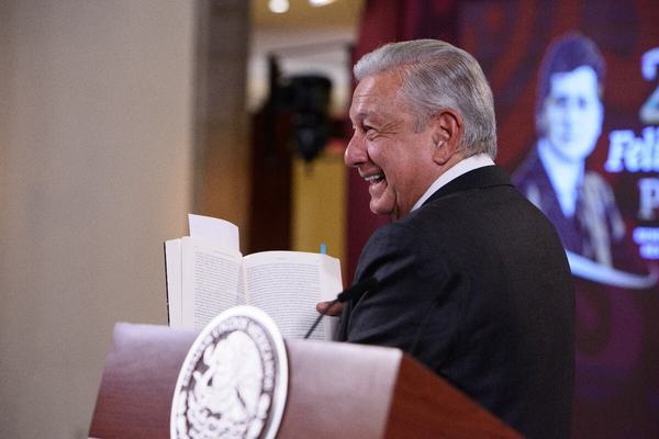 INE y adversarios quieren callar a AMLO; "serénense", les pide