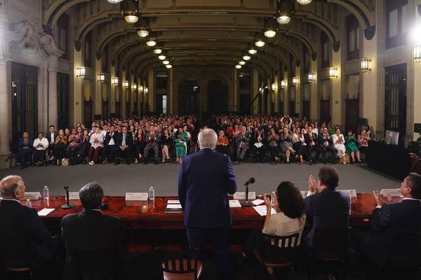 AMLO agradeció a legisladores su desempeño a favor de México