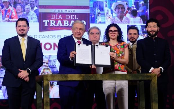 AMLO firma el decreto para Pensiones del Bienestar