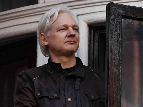 AMLO celebra libertad de Julian Assange