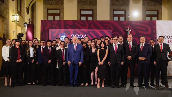 Egresa del IPN primera generación de ingenieros ferroviarios