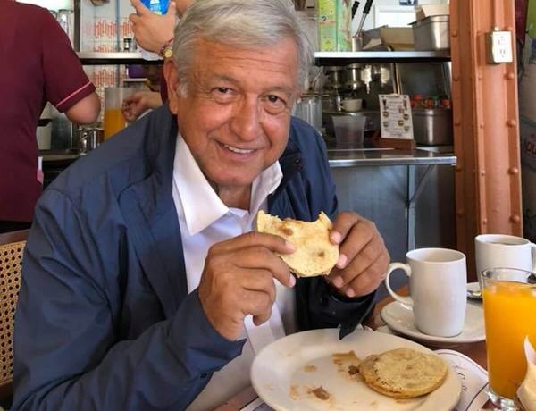 AMLO se declara: “Soy un Presidente naco y chairo"
