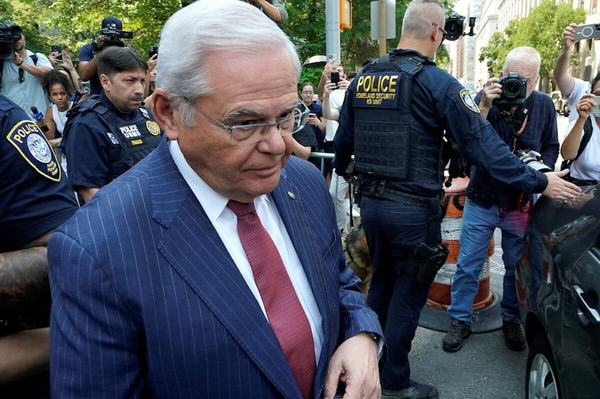 Bob Menéndez, acusado de corrupción, sacó provecho del bloqueo a Cuba