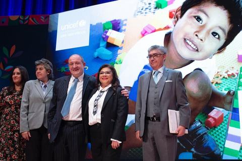 Brugada reafirma compromiso con niñez en evento de UNICEF