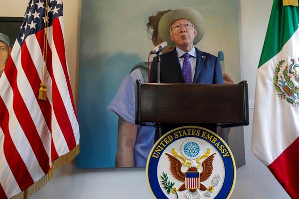 Imprudente e injerencista; AMLO se va contra Ken Salazar