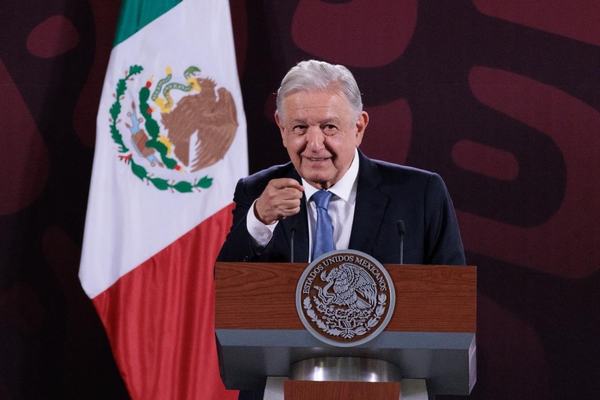 AMLO pausa relación con Ken Salazar; “que aprenda a respetar”