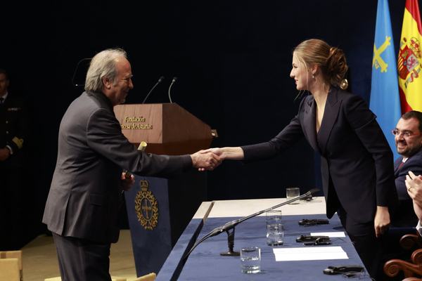 Serrat dedica Premio Princesa de Asturias a la democracia