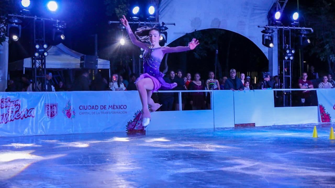 Inauguran primera pista de hielo; habrá una en cada alcaldía