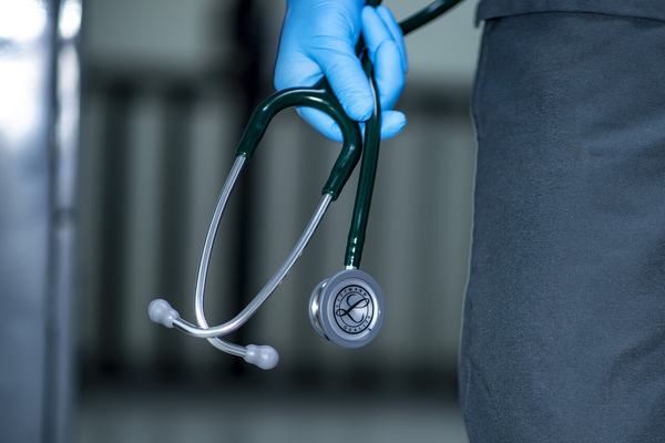 Sanción a responsables de muerte de niños por infección de bacteria Klebsiella oxytoca