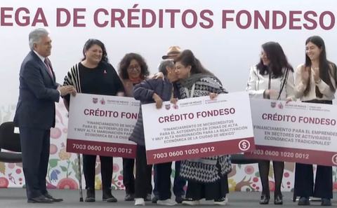 Brugada entrega créditos Fondeso a más de 2 mil familias