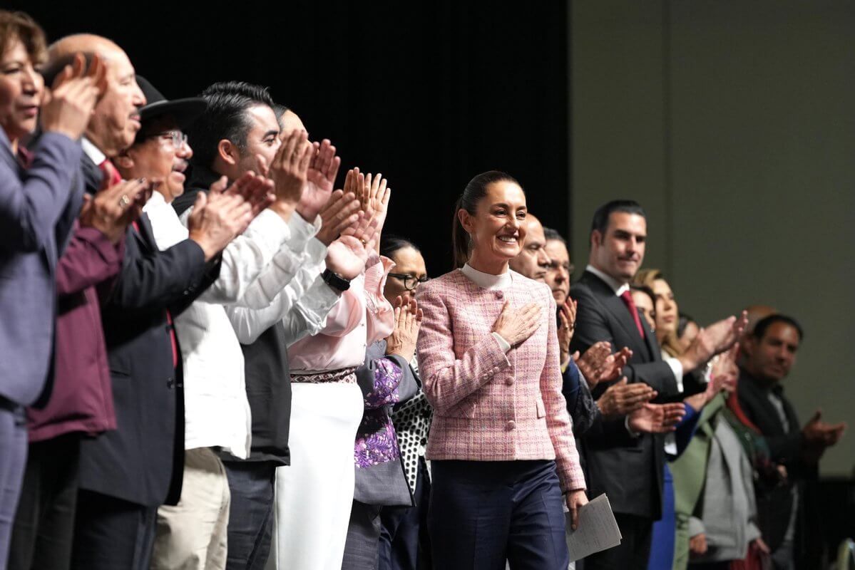 Sheinbaum promueve unidad con alcaldes y gobernadores