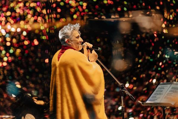 Música, amor y eternidad: Fito Páez hizo vibrar el Zócalo