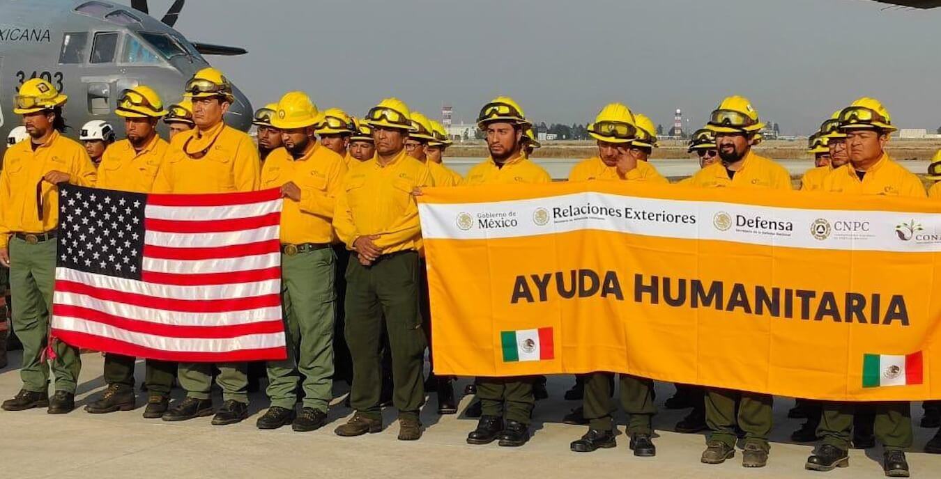 Bomberos mexicanos regresan tras heroica misión en Los Ángeles