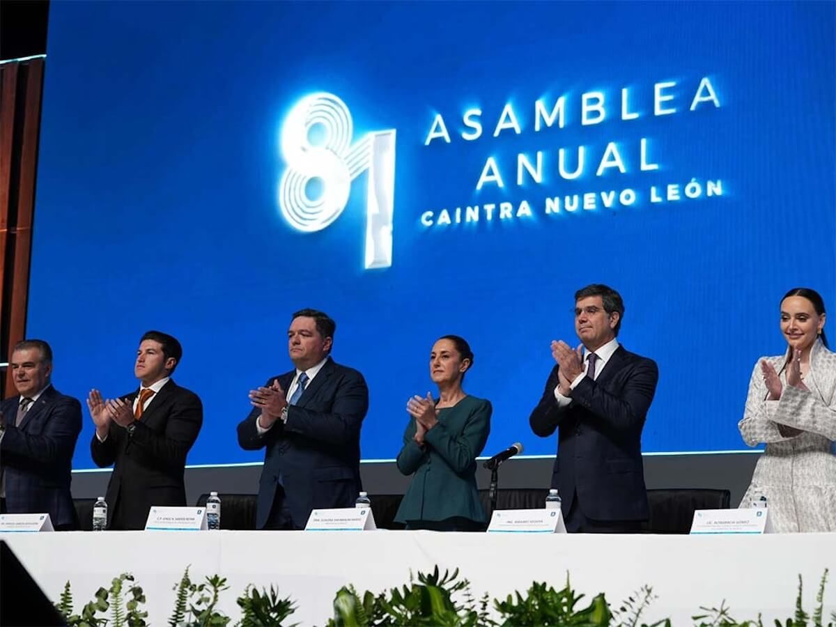 Presidenta invita a empresarios de CAINTRA a fortalecer el Plan México