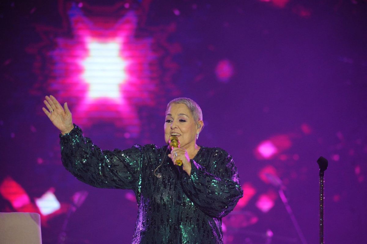 Lupita D’Alessio: voz y sentimiento en el zócalo