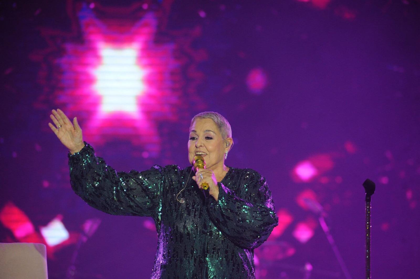 Lupita D’Alessio: voz y sentimiento en el zócalo