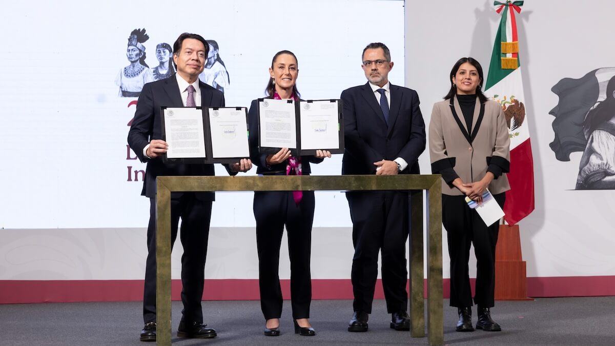 Sheinbaum firma decretos para beneficio de las y los maestros