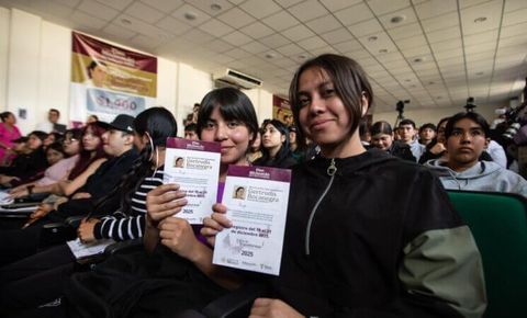 Plan Michoacán impulsa educación con Beca Gertrudis Bocanegra