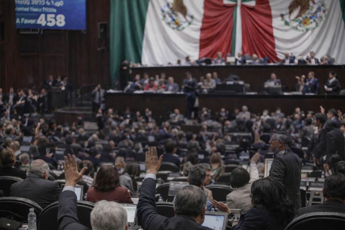 Diputados aprueban fin a pensiones doradas en Pemex y CFE